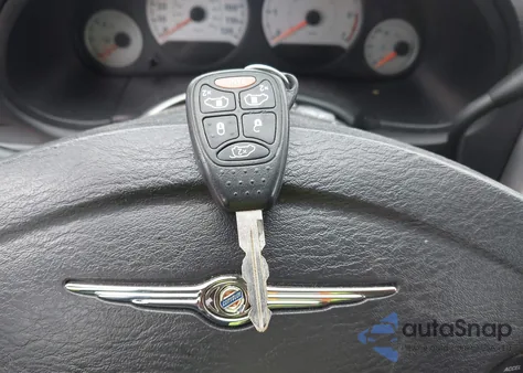 2006 Chrysler Town & Country Touring из США, поврежденный, VIN 2A4GP54L86R923380